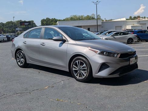 Used 2024 Kia Forte LXS FWD image 2