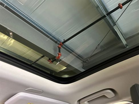 Certified 2025 Volvo XC90 B6 Plus image 25