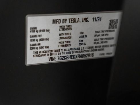 Used 2024 Tesla Cybertruck AWD Crew Cab image 46