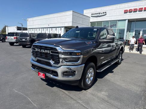 Certified 2026 RAM 2500 Big Horn AWD/4WD image 3