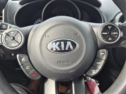 Used 2016 Kia Soul + FWD image 14