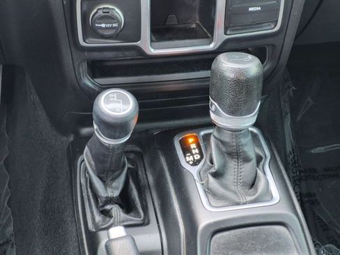 Used 2018 Jeep Wrangler Unlimited Sport AWD/4WD image 12