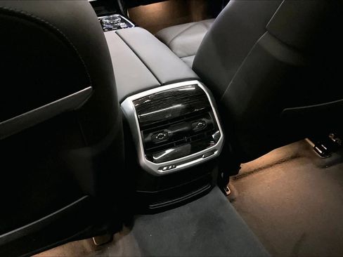 Used 2023 BMW 740i w/ Parking Assistance Package image 36