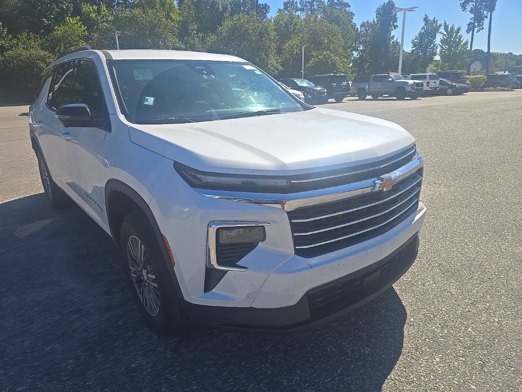 Used 2024 Chevrolet Traverse LT w/ Enhanced Driving Package FWD image 3