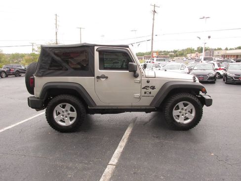 Used 2007 Jeep Wrangler X AWD/4WD image 3