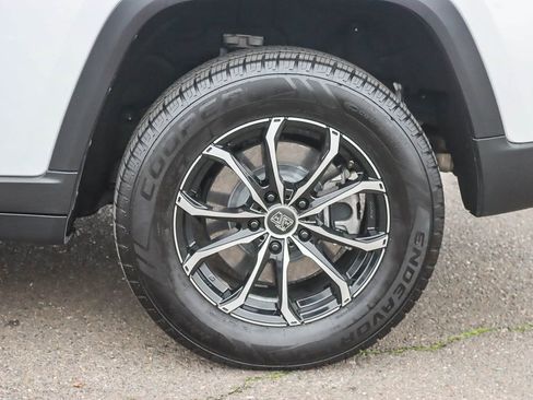 Used 2023 Jeep Grand Cherokee 4WD 4xe image 17