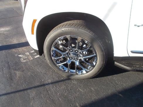 New 2026 GMC Yukon Elevation image 8