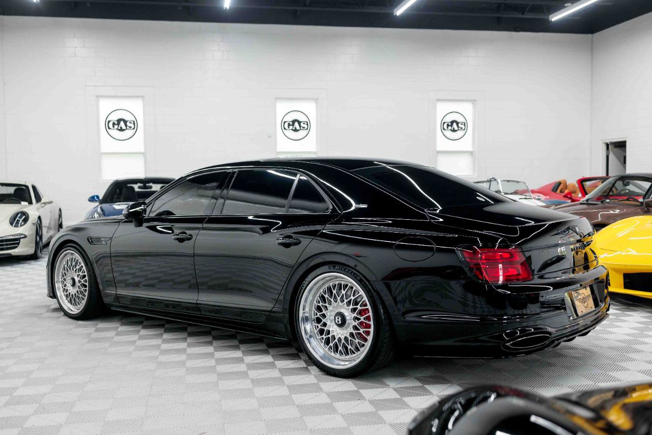 Used 2025 Bentley Flying Spur Plug-In Hybrid AWD/4WD image 9