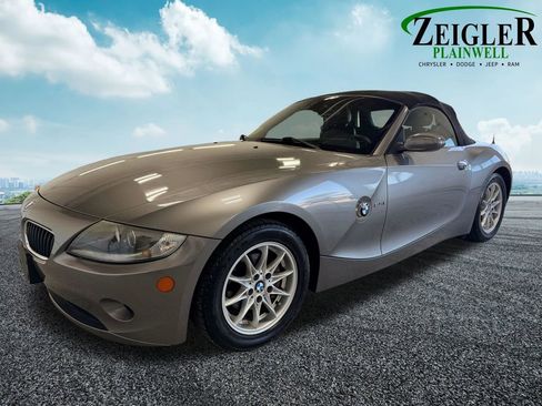 Used 2005 BMW Z4 2.5i RWD image 2