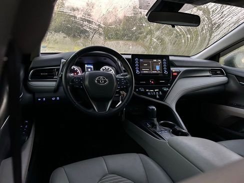 Used 2022 Toyota Camry SE image 12