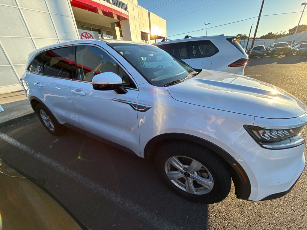 Used 2021 Kia Sorento LX FWD image 4