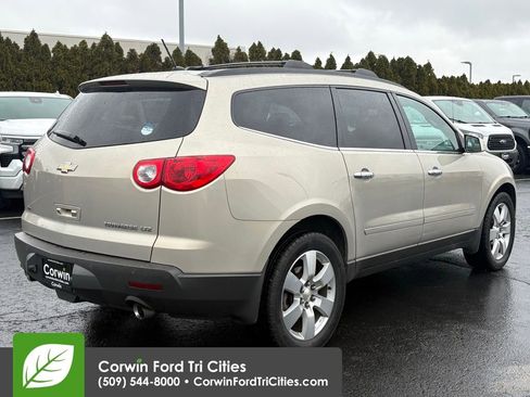 Used 2011 Chevrolet Traverse LTZ image 7