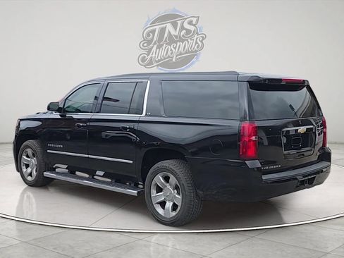 Used 2019 Chevrolet Suburban LT w/ LT Signature Package AWD/4WD image 4