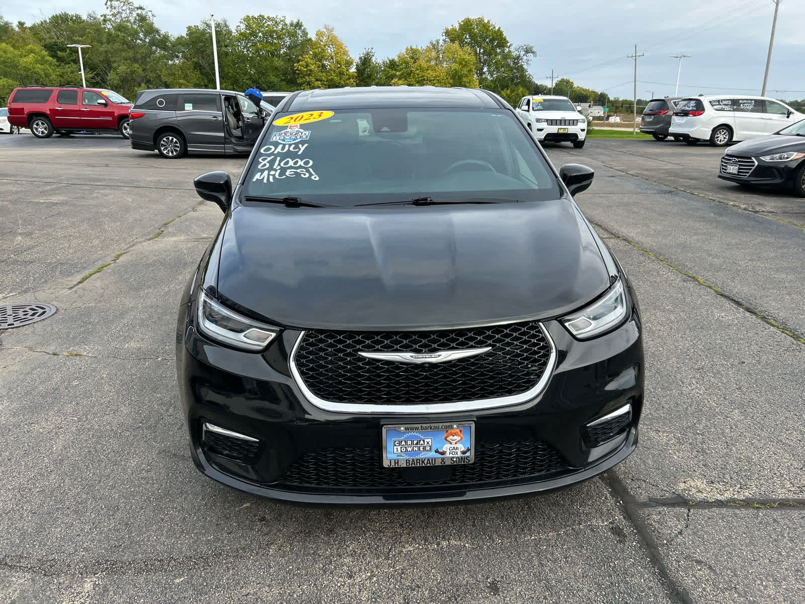 Used 2023 Chrysler Pacifica Touring FWD image 2