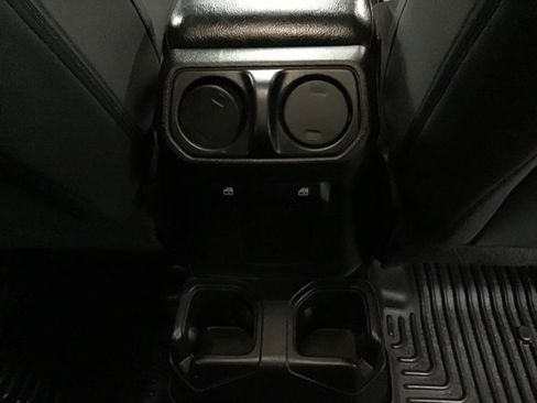 Used 2019 Jeep Wrangler Unlimited Sport S image 25