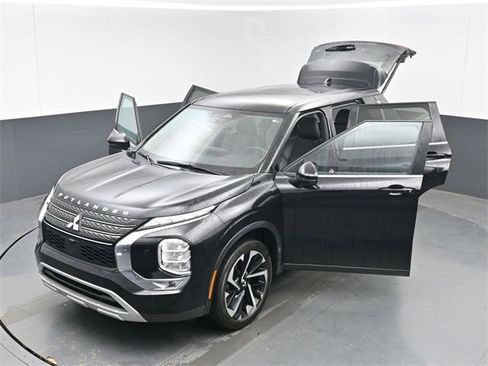 Used 2024 Mitsubishi Outlander SE image 50