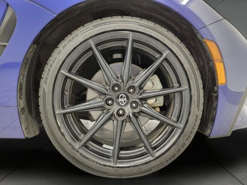 Used 2022 Toyota GR86 Premium w/ ALL Weather Mat Package (TMS) RWD image 3