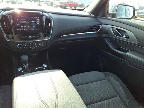 Used 2023 Chevrolet Traverse LT image 10