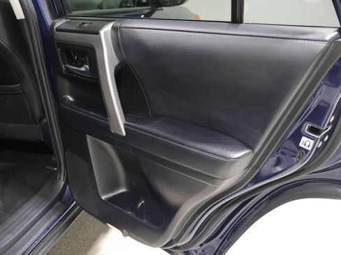 Used 2022 Toyota 4Runner SR5 Premium w/ Moonroof Package AWD/4WD image 22