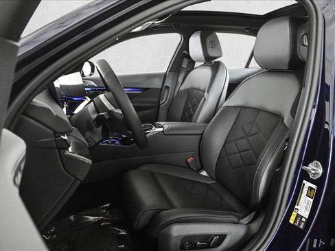 Used 2026 BMW 550e xDrive w/ Premium Package image 17