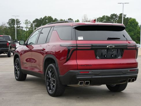 Used 2025 Chevrolet Traverse LT w/ Midnight/Sport Edition FWD image 4