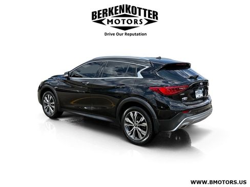 Used 2017 INFINITI QX30 Premium w/ Navigation Package AWD/4WD image 5