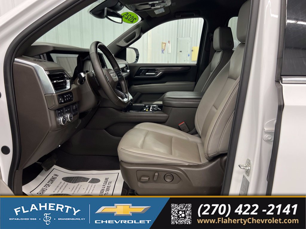 Used 2025 GMC Yukon XL Elevation AWD/4WD image 9