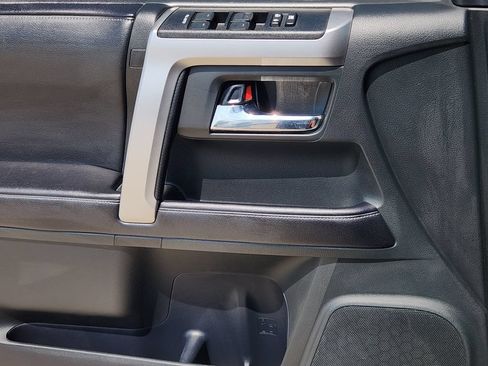 Used 2016 Toyota 4Runner SR5 AWD/4WD image 23