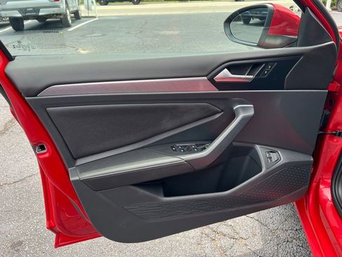 Used 2024 Volkswagen Jetta SE w/ Panoramic Sunroof Package image 13