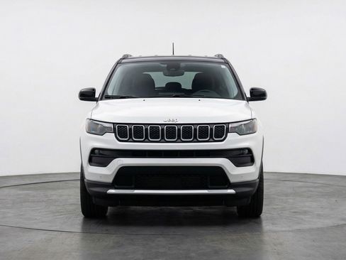 Used 2025 Jeep Compass Limited image 2