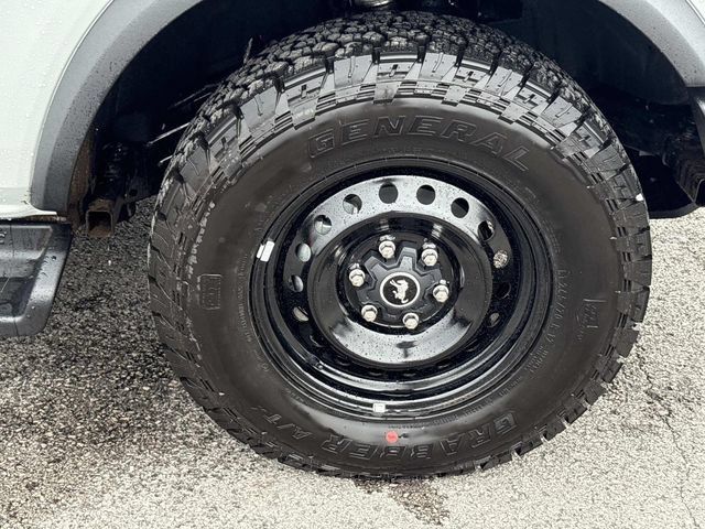 New 2026 Ford Bronco Outer Banks w/ Black Appearance Package AWD/4WD image 9