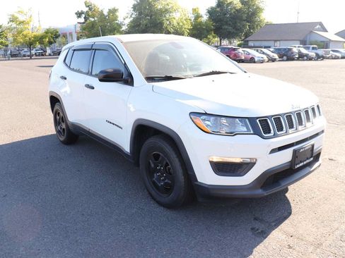 Used 2018 Jeep Compass Sport FWD image 3