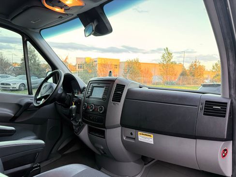 Used 2018 Mercedes-Benz Sprinter 2500 image 20