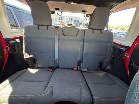 Used 2025 Jeep Wrangler Unlimited Sahara AWD/4WD image 38
