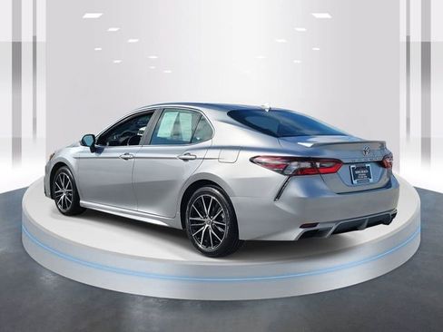 Used 2024 Toyota Camry SE image 4