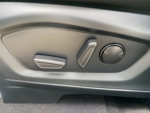 Used 2023 Ford Explorer XLT w/ Equipment Group 202A image 40