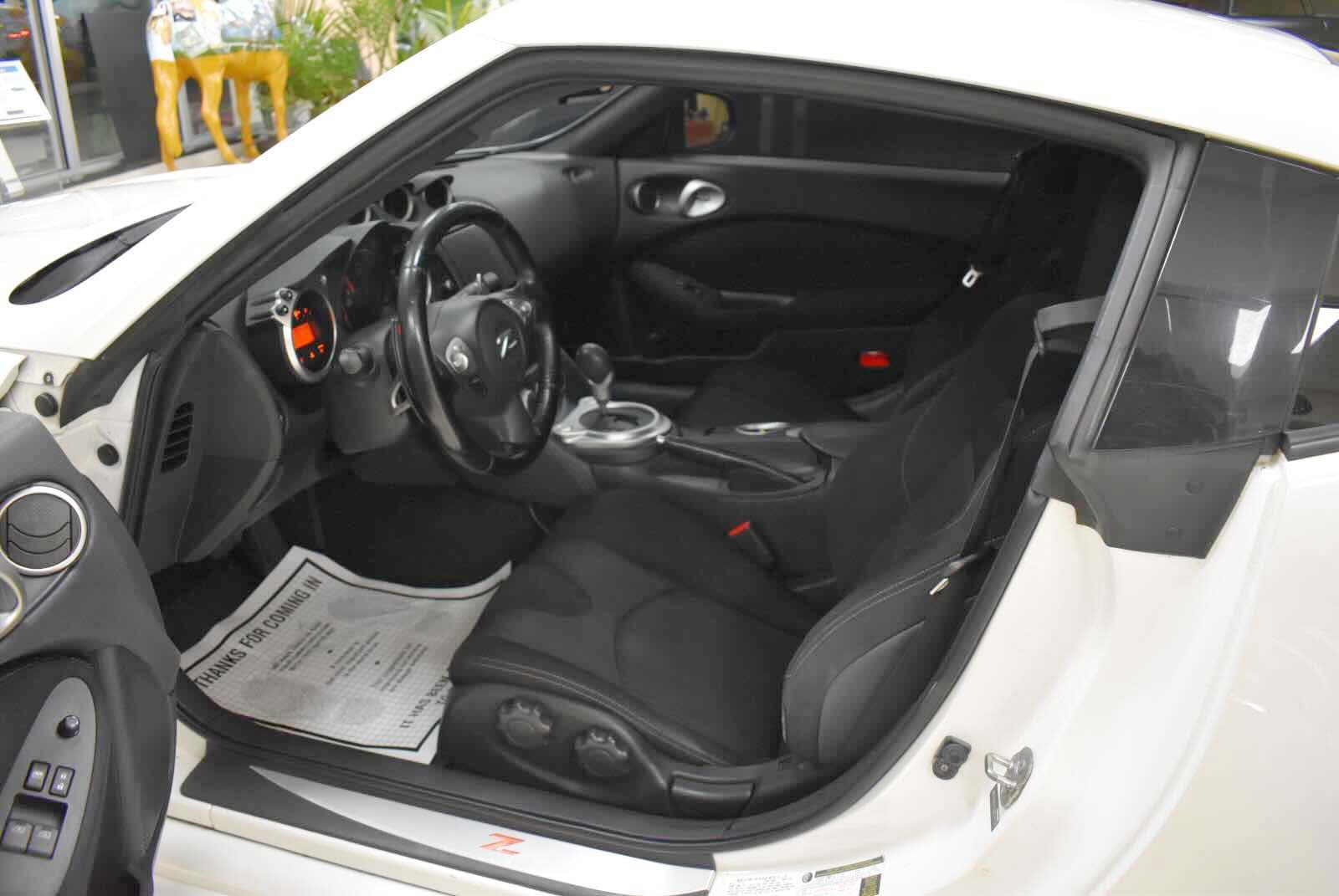 Used 2014 Nissan 370Z Coupe RWD image 10