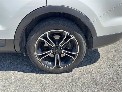 Used 2015 Ford Explorer Sport w/ Equipment Group 401A AWD/4WD image 3