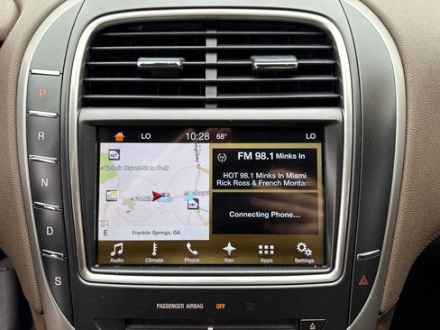 Used 2016 Lincoln MKX Reserve FWD image 11