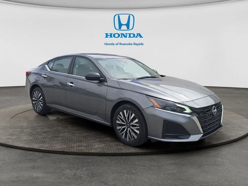 Used 2024 Nissan Altima 2.5 SV FWD image 7