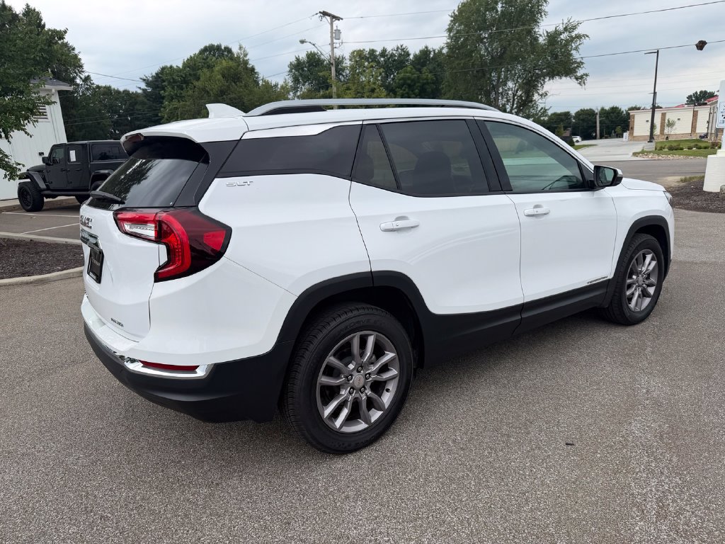 Used 2024 GMC Terrain SLT AWD/4WD image 2