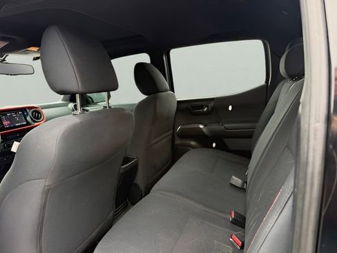 Used 2017 Toyota Tacoma TRD Sport w/ Premium & Technology Package image 8