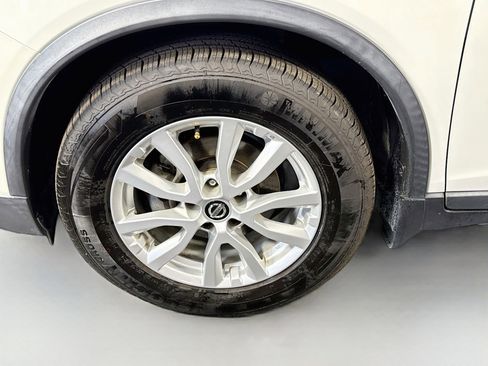 Used 2020 Nissan Rogue SV FWD image 38