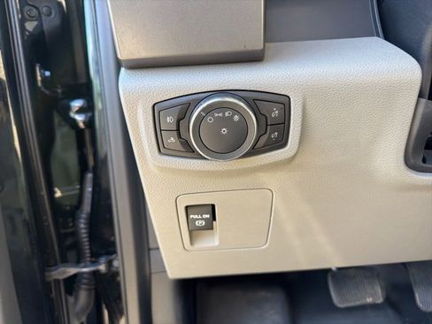 Used 2017 Ford F150 XLT image 8