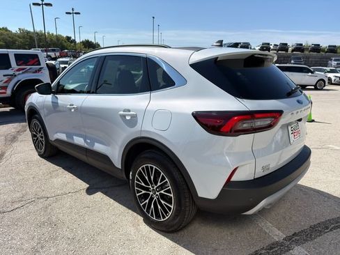 Used 2025 Ford Escape SE FWD image 5