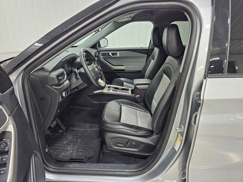 Used 2023 Ford Explorer XLT w/ Equipment Group 202A image 12