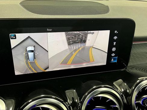 Used 2022 Mercedes-Benz GLB 250 image 30
