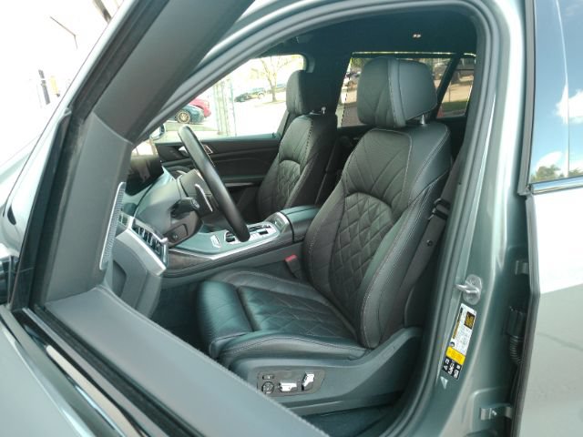 Used 2023 BMW X7 xDrive40i w/ M Sport Package AWD/4WD image 7