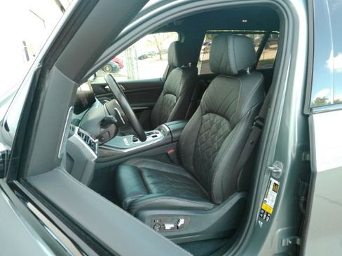 Used 2023 BMW X7 xDrive40i w/ M Sport Package AWD/4WD image 7