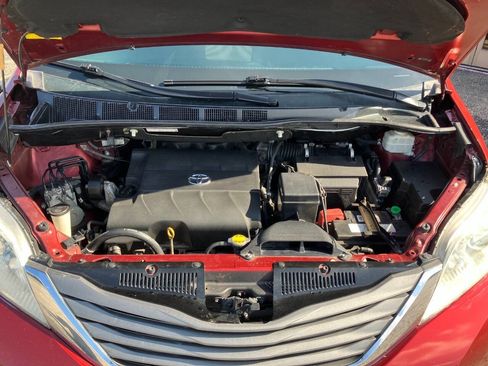Used 2012 Toyota Sienna XLE FWD image 23